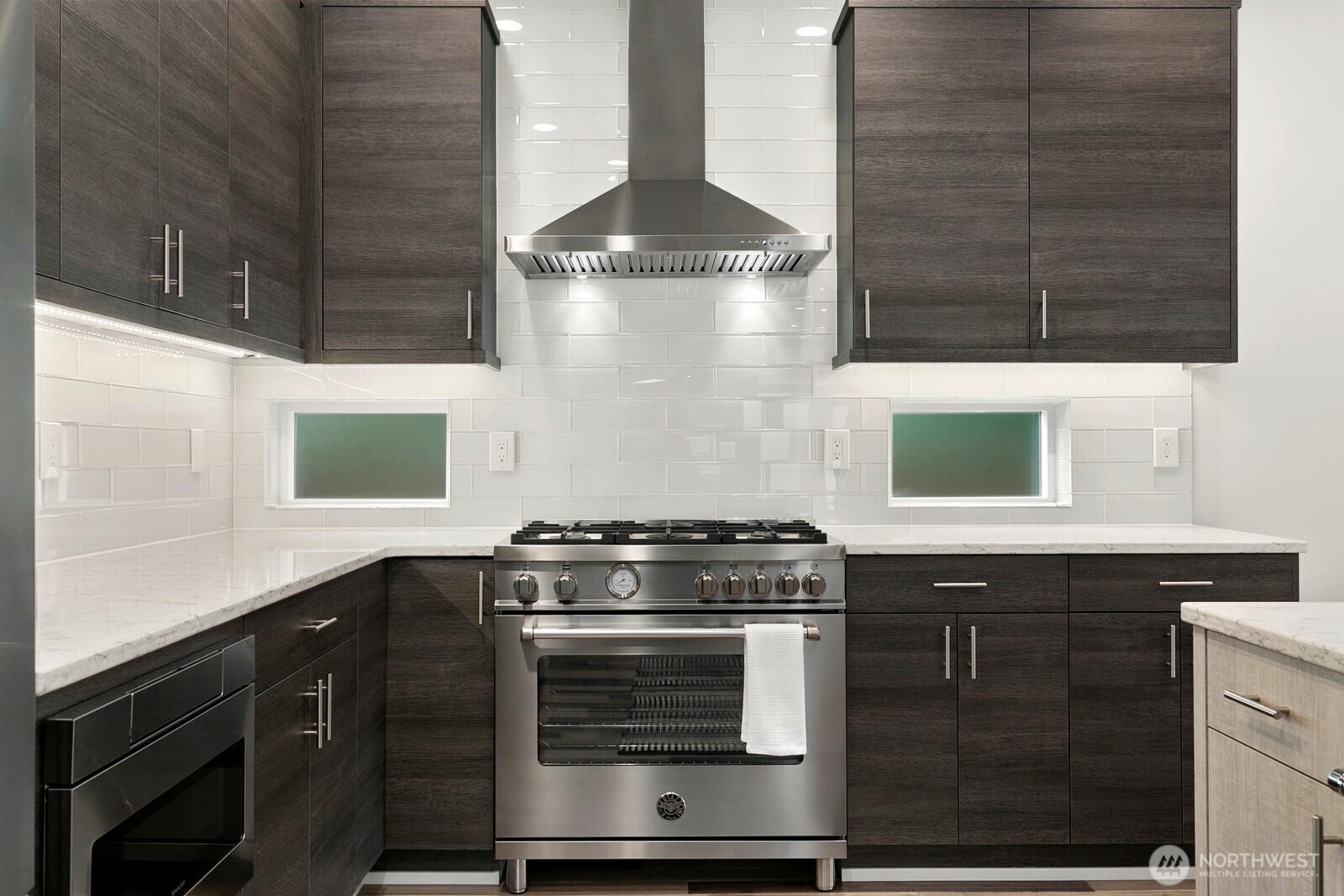 2627 Southwest 100th Street Seattle, WA 98146 - Photo 7 of 27