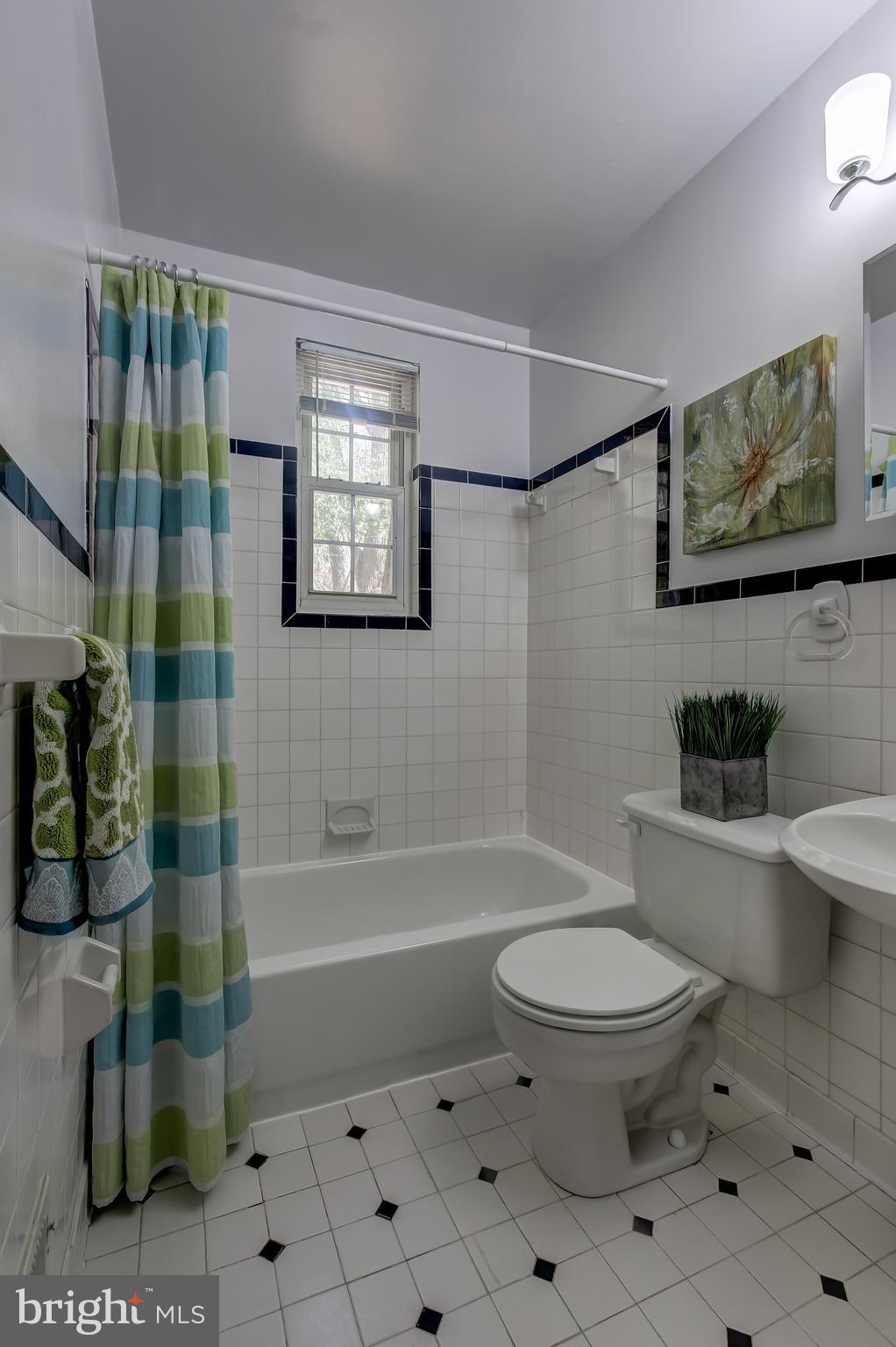 104 Park Valley Road Silver Spring, MD 20910 - Photo 15 of 22 Hall Bath