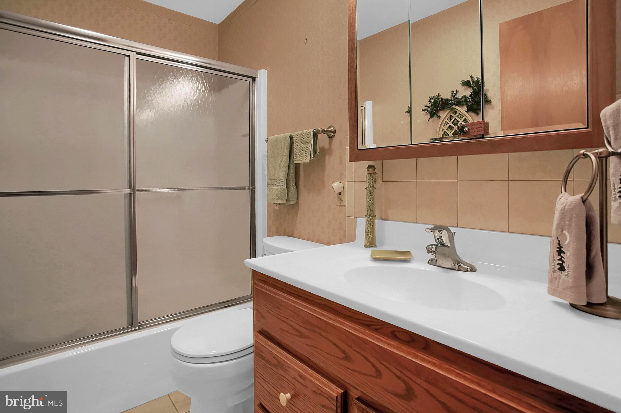 516 Colony Road Camp Hill, PA 17011 - Photo 23 of 50 Bath #2 /Tub-Shower