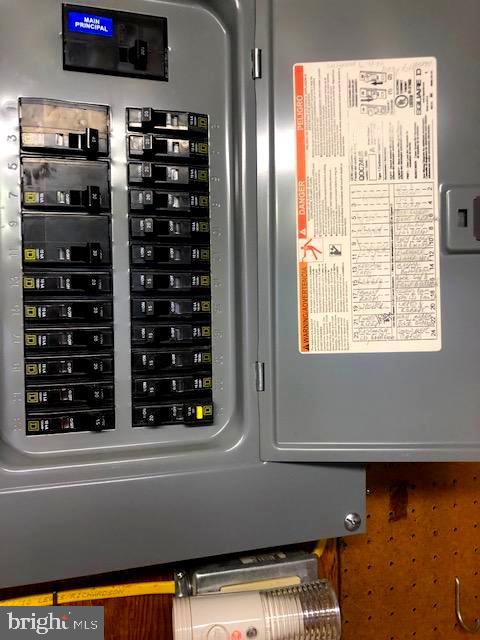 516 Colony Road Camp Hill, PA 17011 - Photo 40 of 50 Square D Electrical Panel Box
