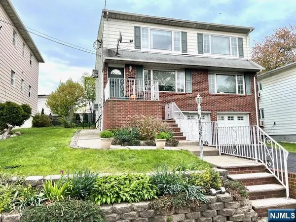 $988,000 | 2140 East South Street, Fort Lee, NJ 07024