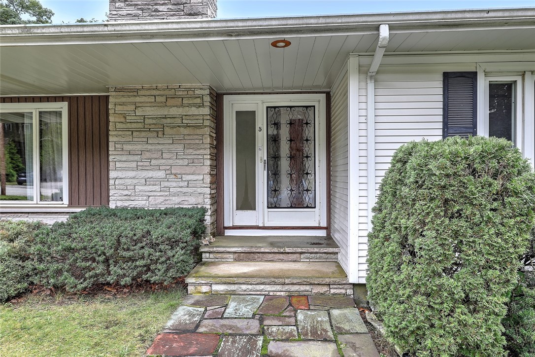 5 Appian Way Johnston, RI 02919 - Photo 3 of 24