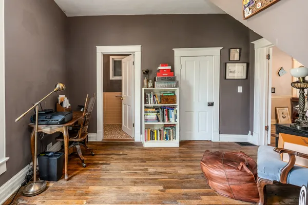 a view of an entryway with workspace