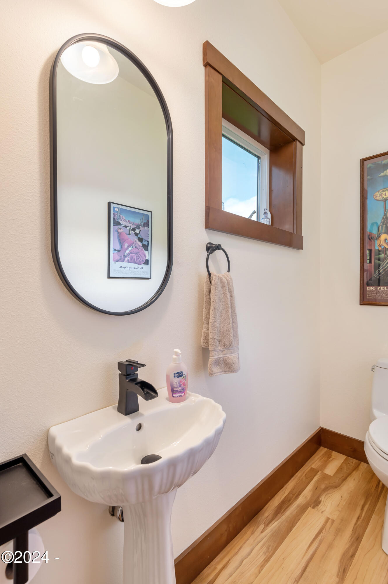540 Big Rock Creek Road Blodgett, OR 97326 - Photo 11 of 54 Half bathroom