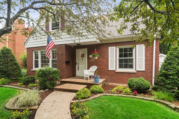 $750,000 | 501 North Douglas Avenue, Arlington Heights, IL 60004