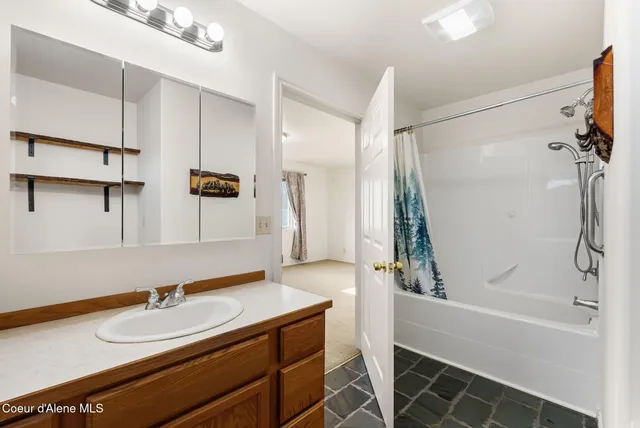 $475,000 | 200 Brittany Loop, Kootenai, ID 83864