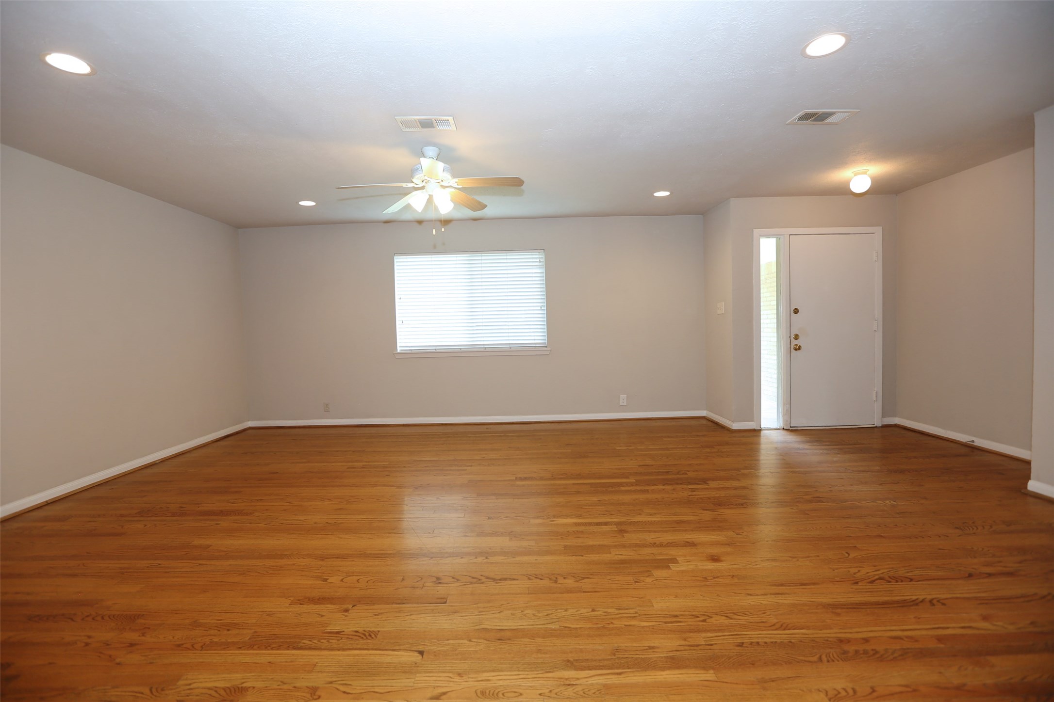 6123 Grape Street Houston, TX 77074 - Photo 3 of 18