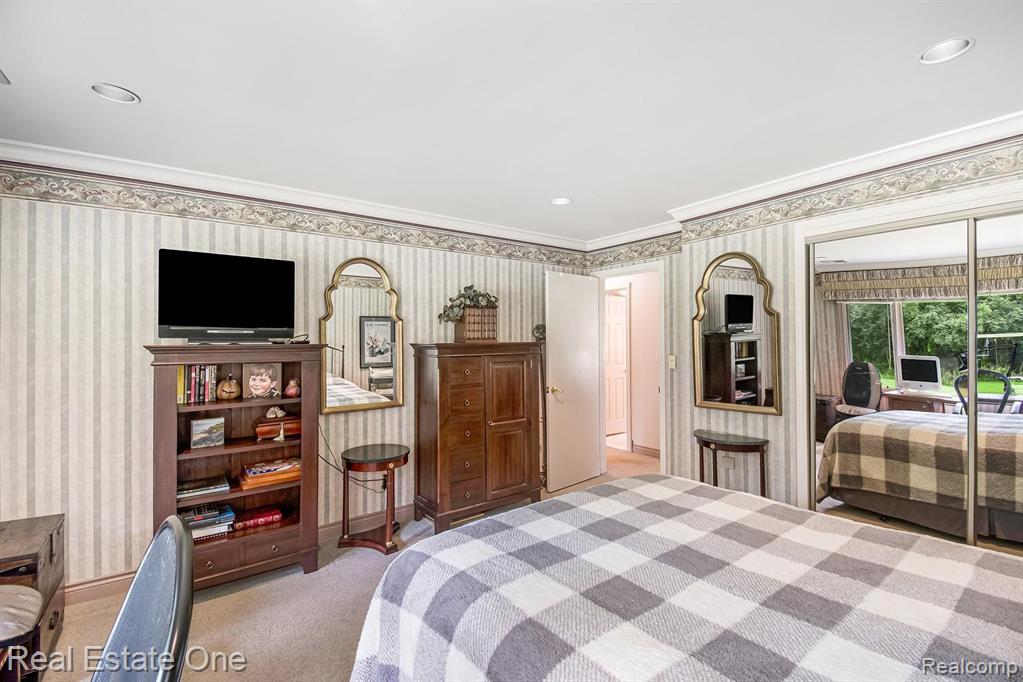 33821 Argonne Road Farmington Hills, MI 48335 - Photo 18 of 39