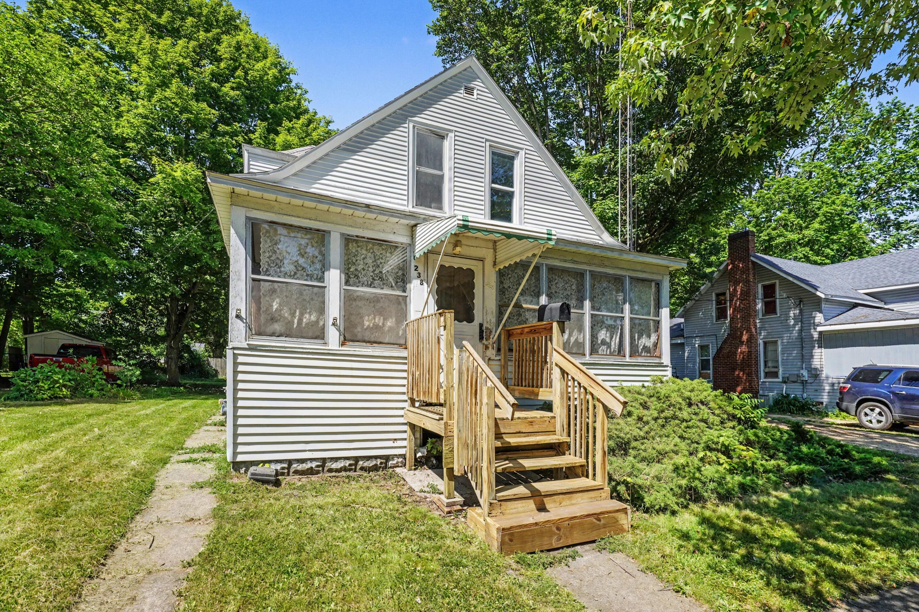 238 4th Avenue Three Rivers, MI 49093 - Photo 2 of 24 002_file_6144