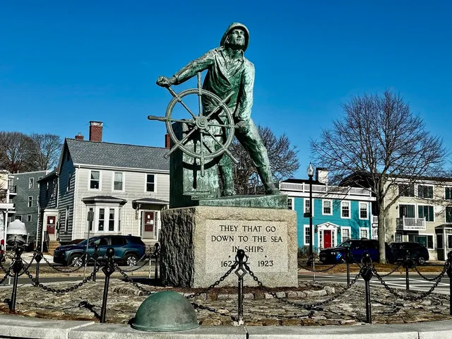 $2,375 | 145 Essex Avenue, Unit 407, Gloucester, MA 01930