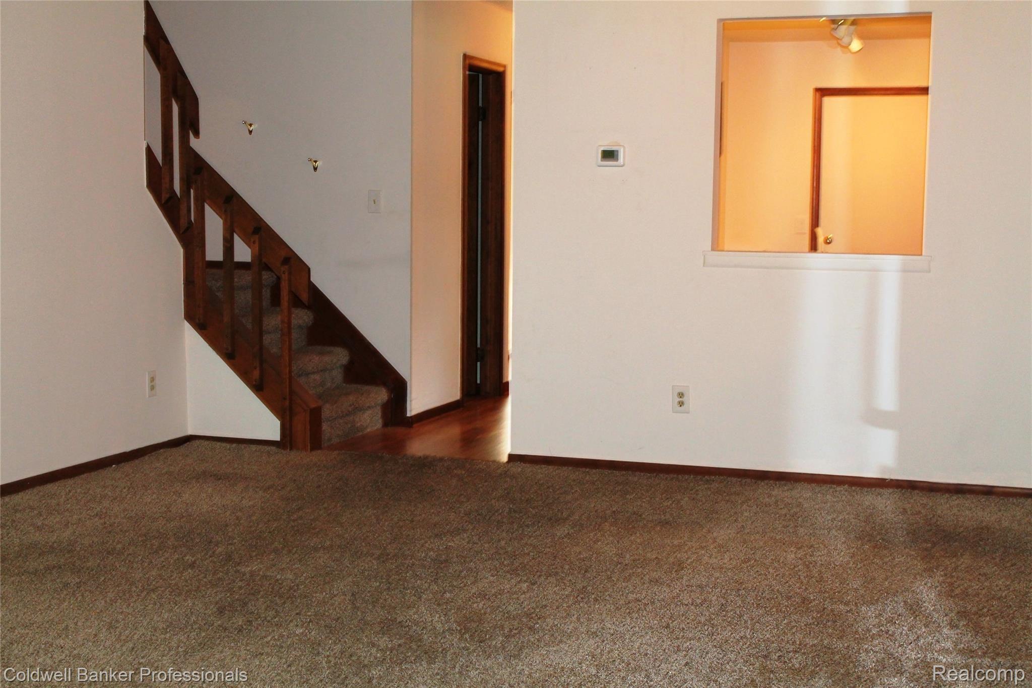 150 Woodstone Road, Unit 8 Waterford, MI 48327 - Photo 10 of 26 Dining Room IMG_2426.JPG