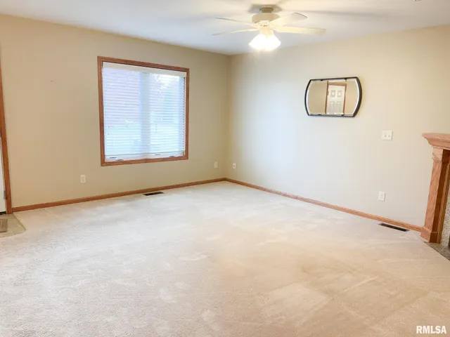 $169,900 | 1138 Breeze Way, Washington, IL 61571