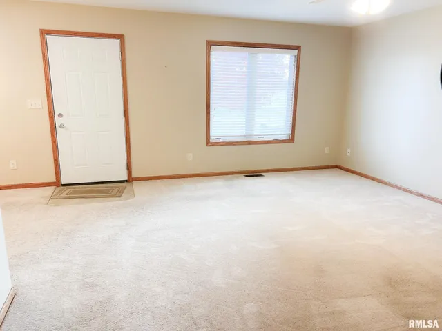 $169,900 | 1138 Breeze Way, Washington, IL 61571