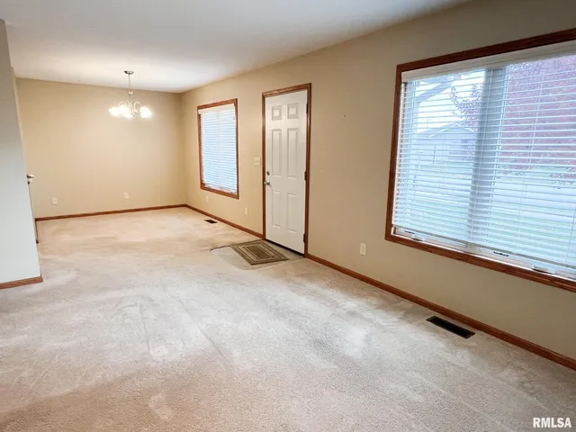 $169,900 | 1138 Breeze Way, Washington, IL 61571