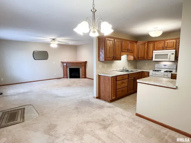 $169,900 | 1138 Breeze Way, Washington, IL 61571