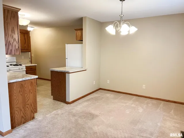 $169,900 | 1138 Breeze Way, Washington, IL 61571