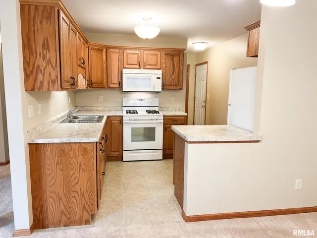 $169,900 | 1138 Breeze Way, Washington, IL 61571