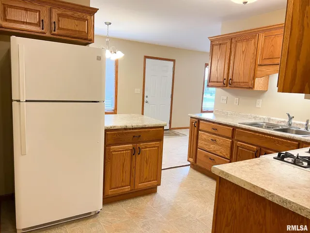 $169,900 | 1138 Breeze Way, Washington, IL 61571