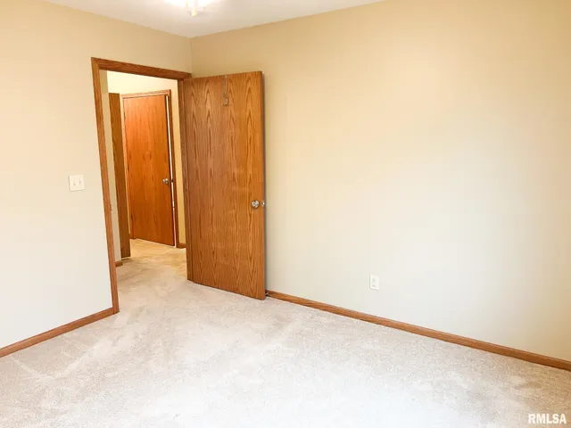 $169,900 | 1138 Breeze Way, Washington, IL 61571