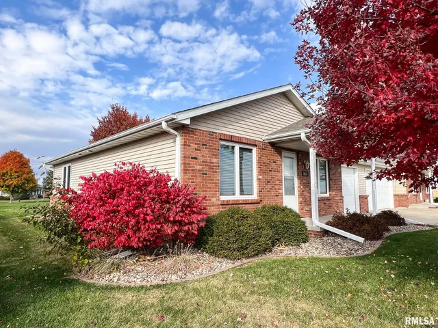 $169,900 | 1138 Breeze Way, Washington, IL 61571