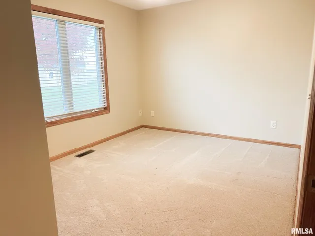 $169,900 | 1138 Breeze Way, Washington, IL 61571