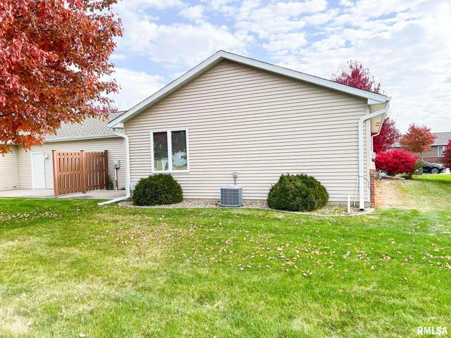 $169,900 | 1138 Breeze Way, Washington, IL 61571