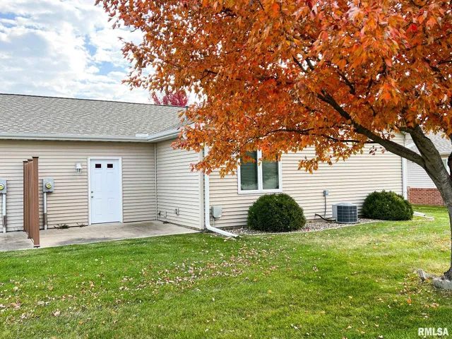 $169,900 | 1138 Breeze Way, Washington, IL 61571