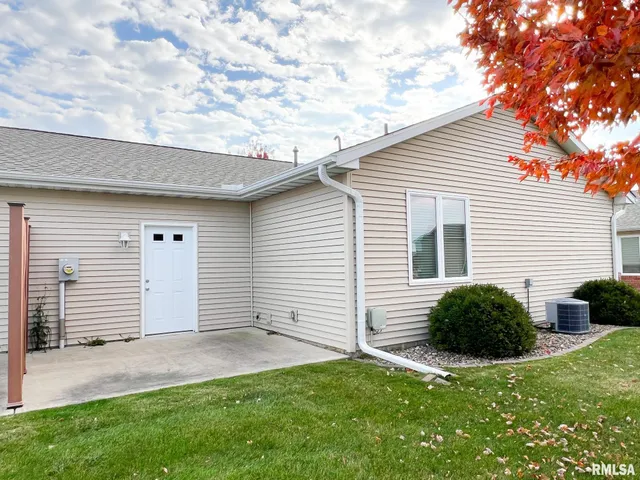 $169,900 | 1138 Breeze Way, Washington, IL 61571
