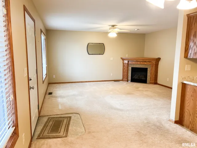 $169,900 | 1138 Breeze Way, Washington, IL 61571