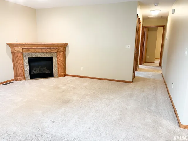 $169,900 | 1138 Breeze Way, Washington, IL 61571