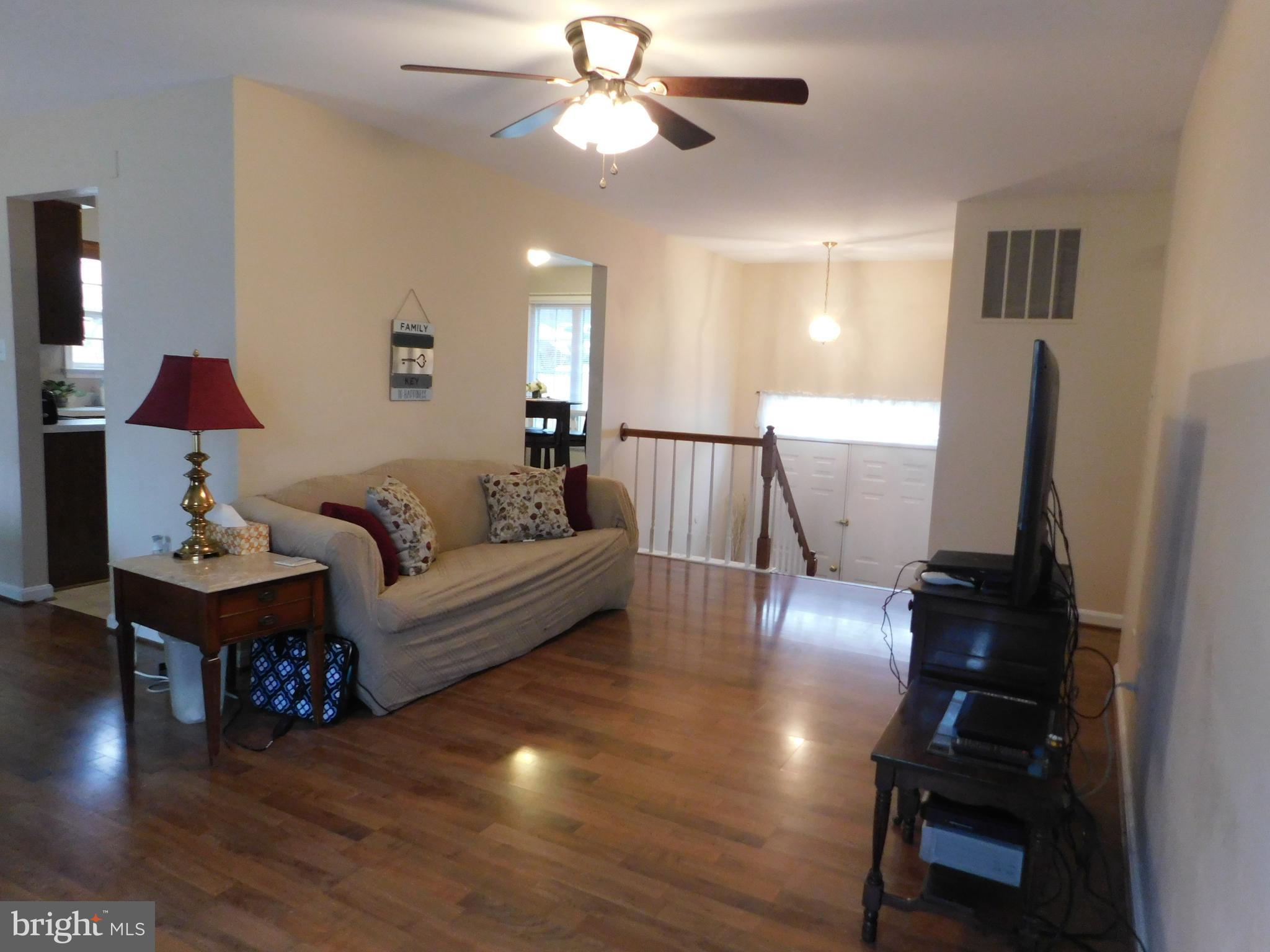 15 Myrtle Road Fredericksburg, VA 22405 - Photo 3 of 28 Living Room