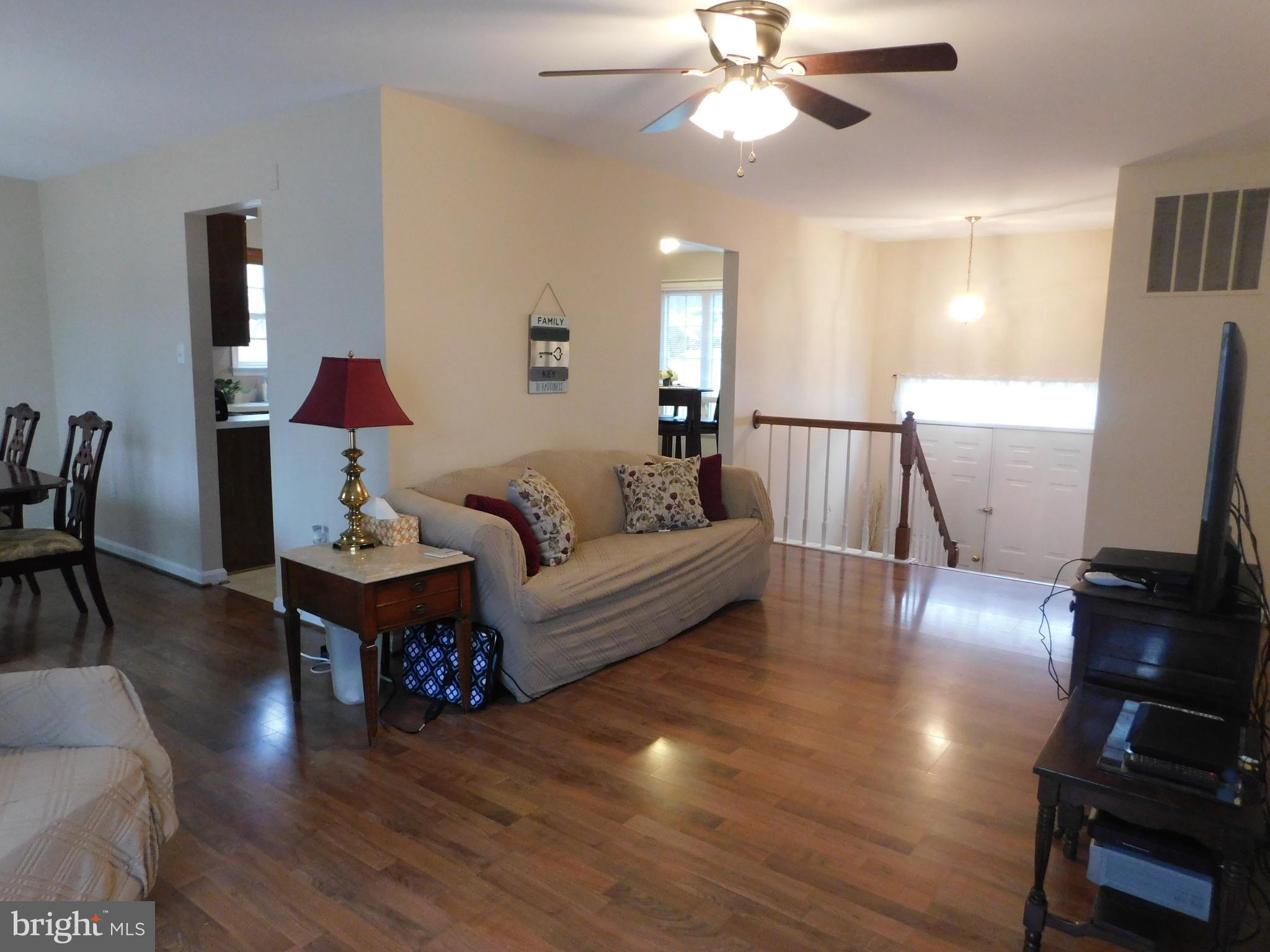 15 Myrtle Road Fredericksburg, VA 22405 - Photo 4 of 28 Living Room