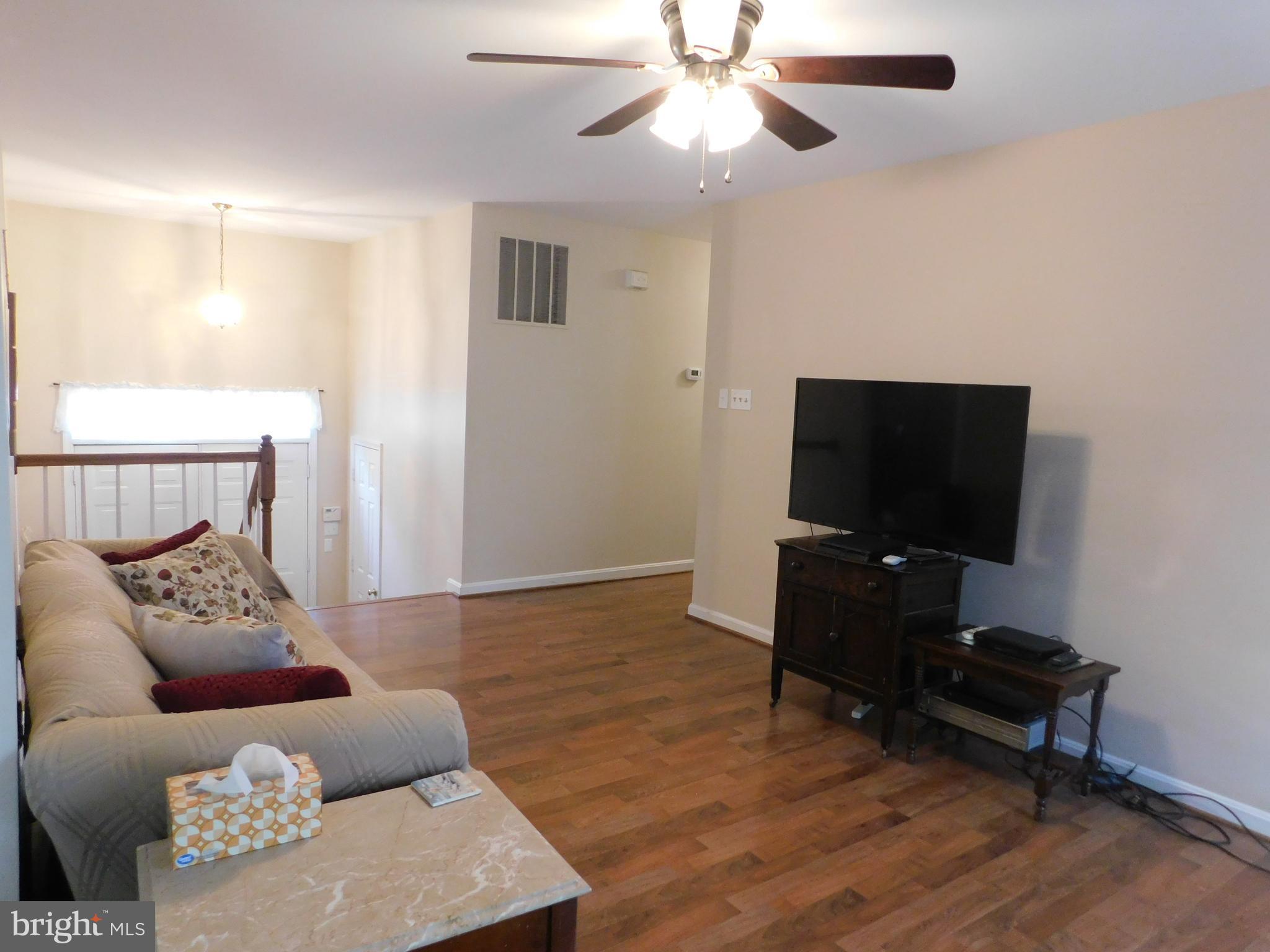 15 Myrtle Road Fredericksburg, VA 22405 - Photo 5 of 28 Living Room