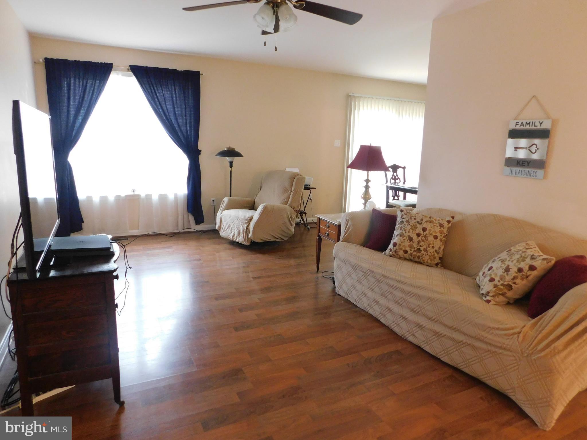 15 Myrtle Road Fredericksburg, VA 22405 - Photo 6 of 28 Living Room