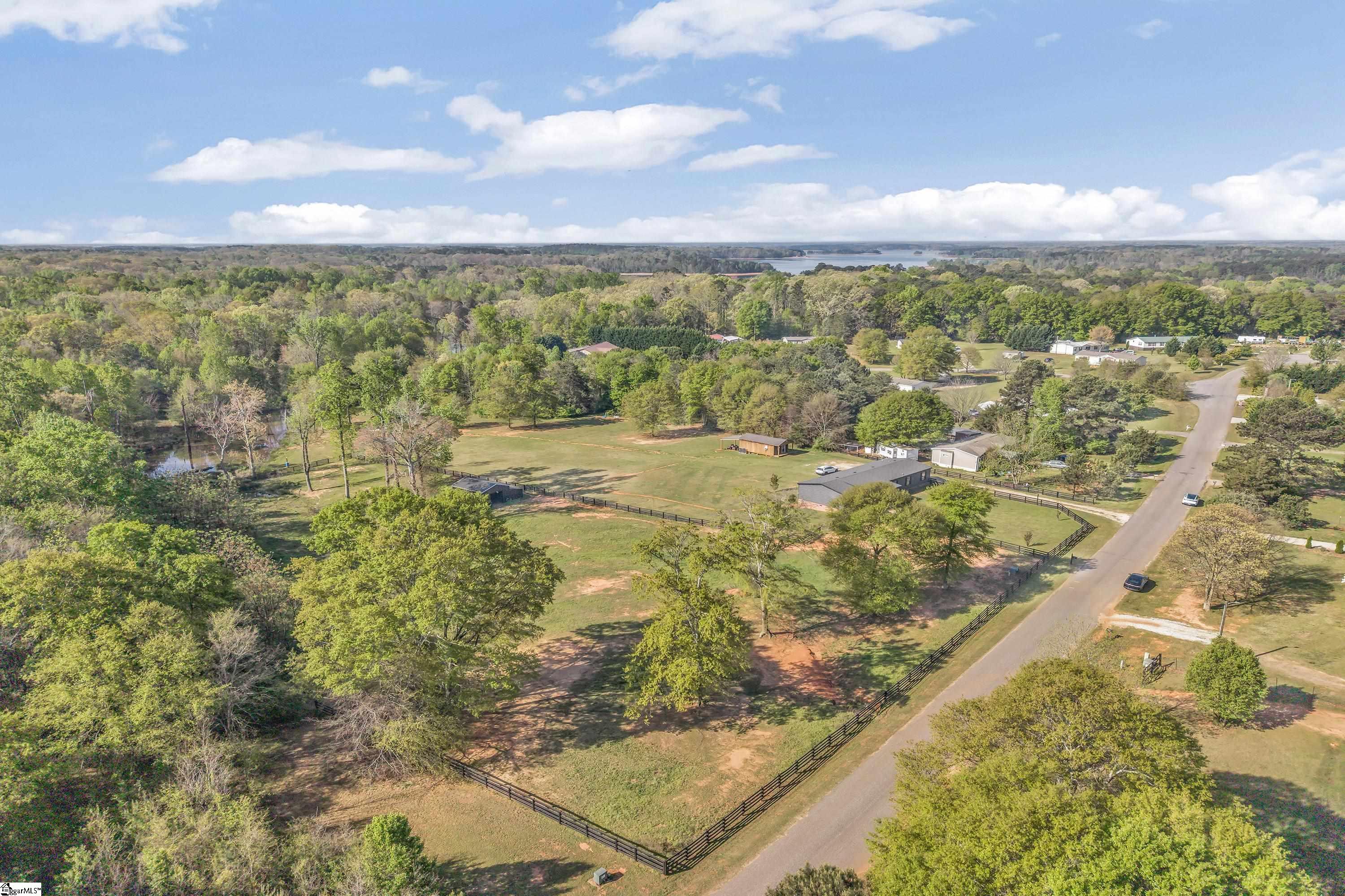 121 Capeview Lane Anderson, SC 29626 - Photo 4 of 46