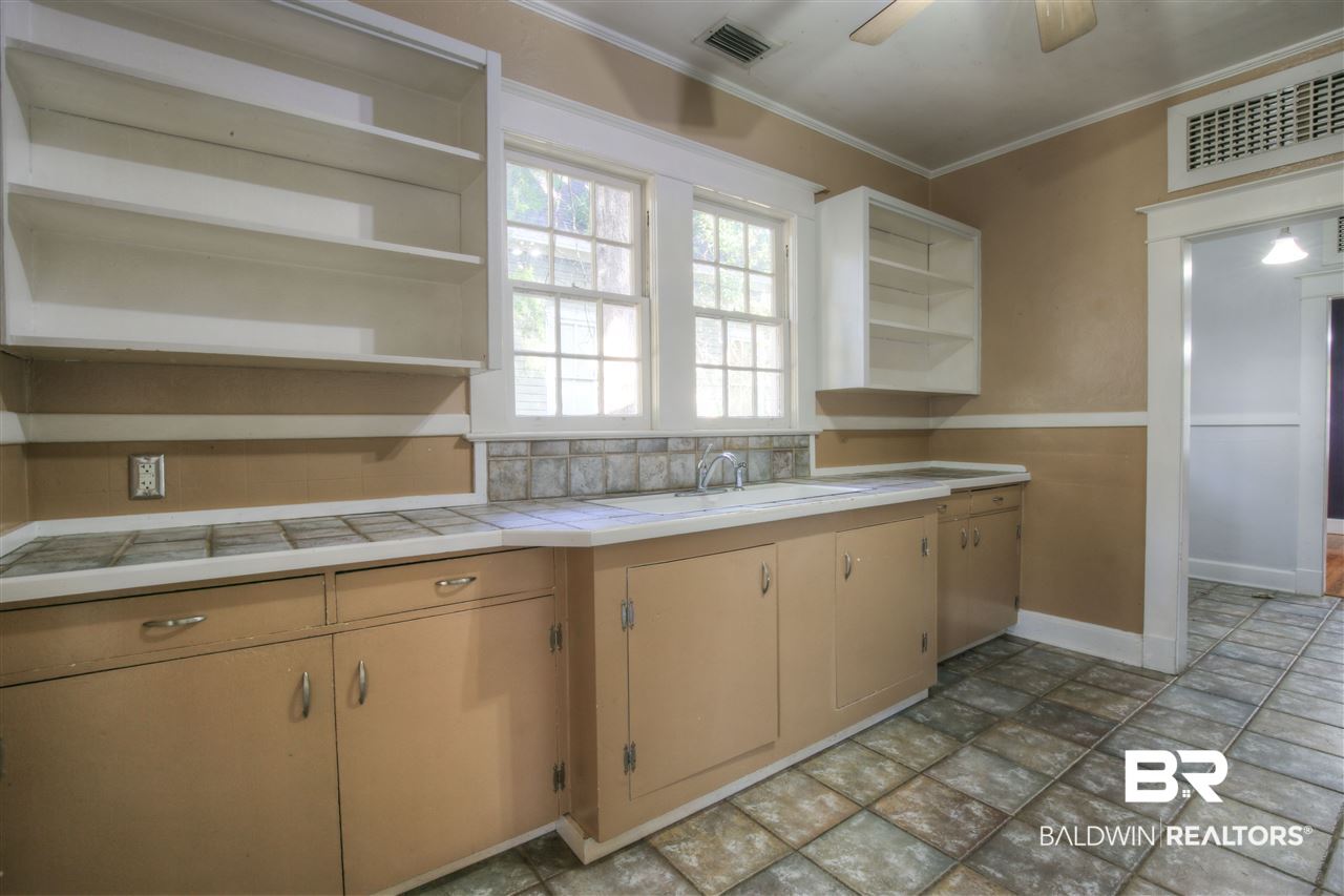 306 George Street Mobile, AL 36604 - Photo 9 of 16