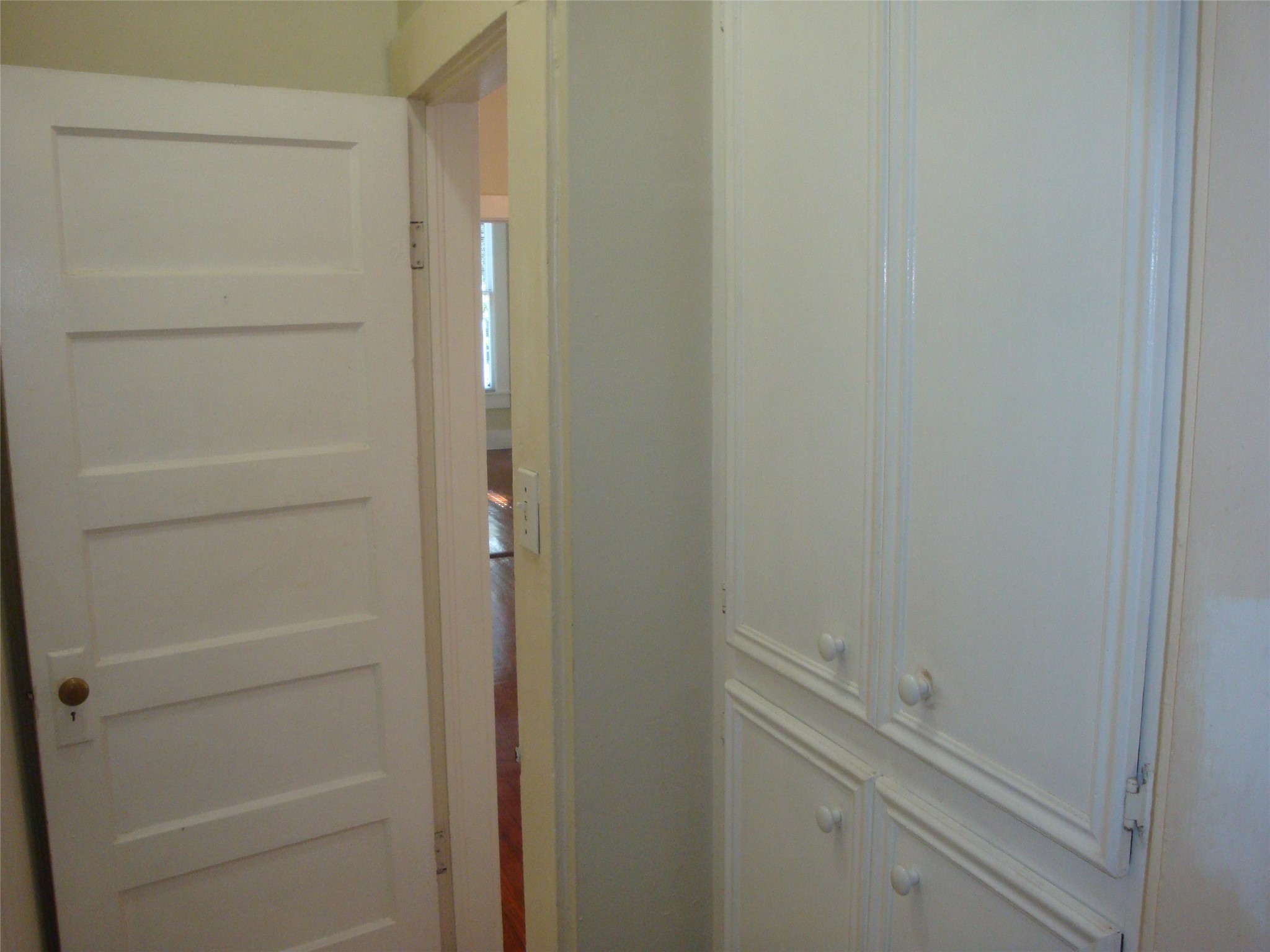 3416 Morrison Street, Unit 7 Houston, TX 77009 - Photo 16 of 21 Lots of cabinet space in the bathroom.