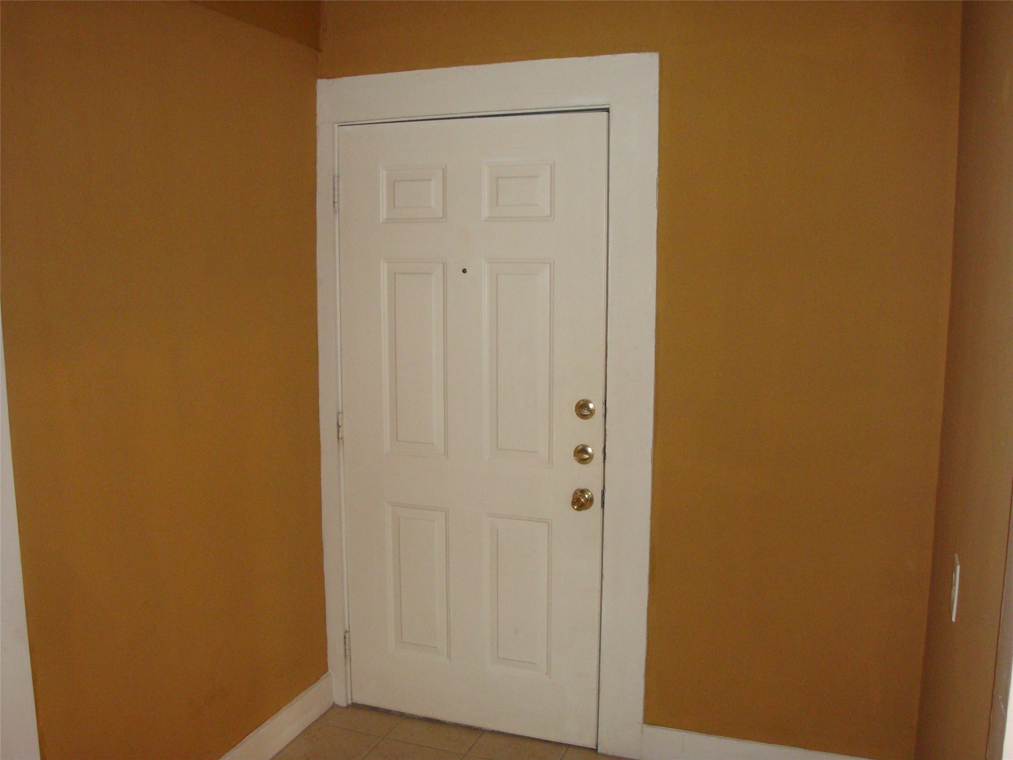3416 Morrison Street, Unit 7 Houston, TX 77009 - Photo 20 of 21 Back door leading to the utility room with full-sized washer/dryer. Also leads to the back balcony and backyard.