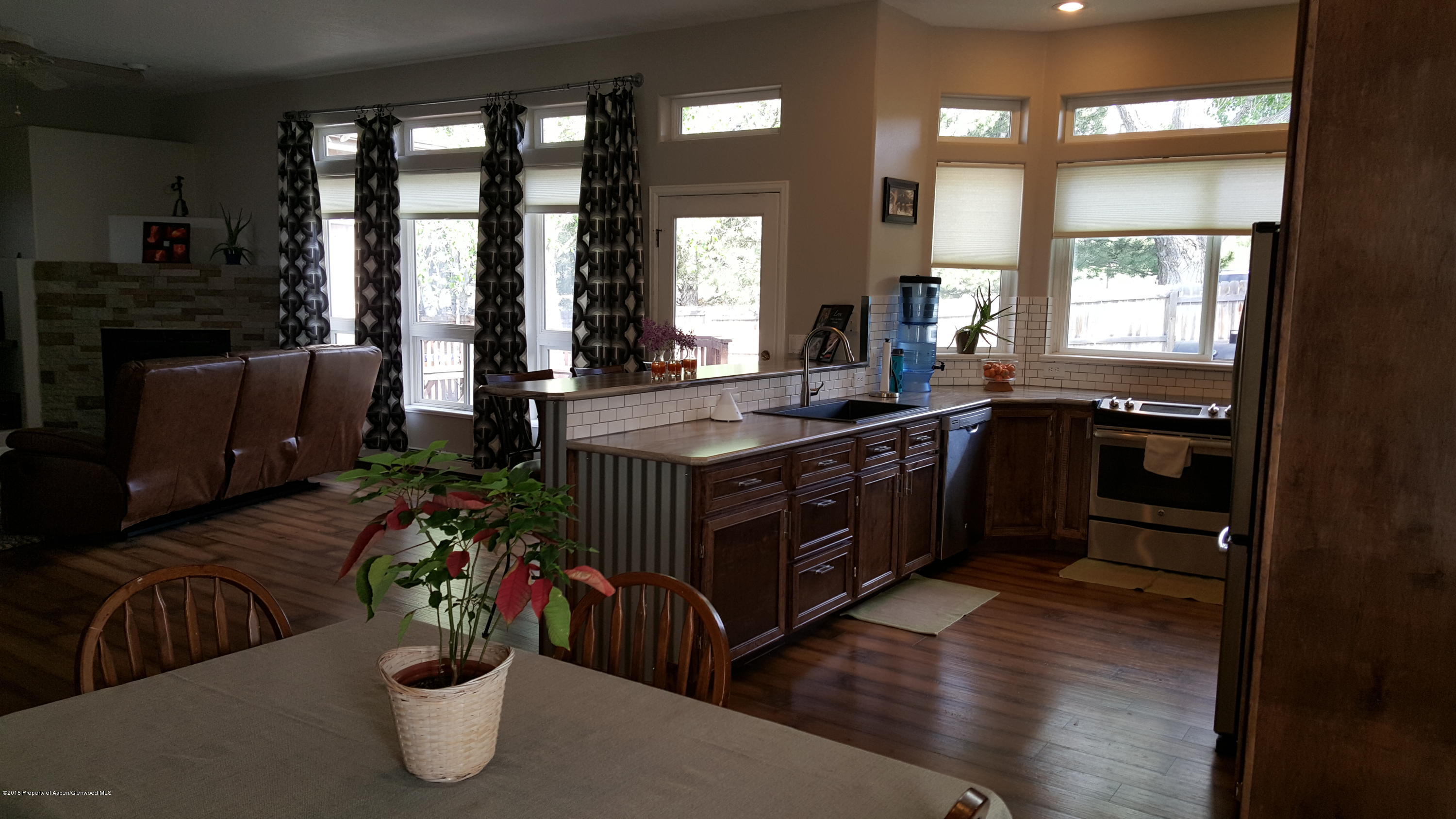 15 Ridge View Place Parachute, CO 81635 - Photo 8 of 10 Kitchen