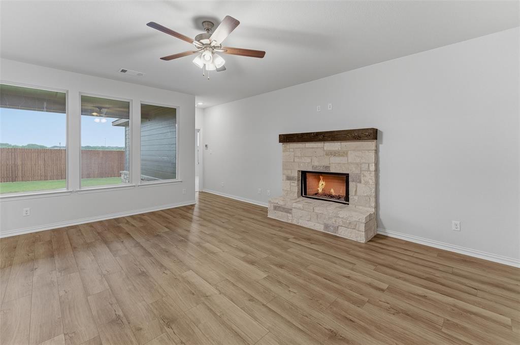 1333 Frio Drive Springtown, TX 76082 - Photo 11 of 25
