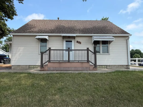 $179,900 | 221 East Fletcher Street, Luverne, MN 56156