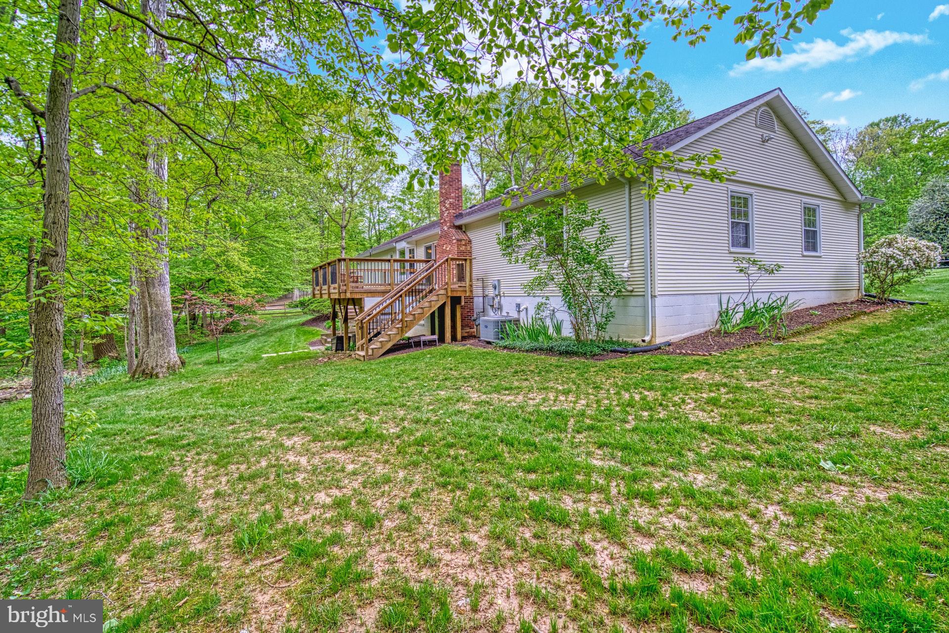 4913 Pheasant Ridge Road Fairfax, VA 22030 - Photo 28 of 33 Private back yard