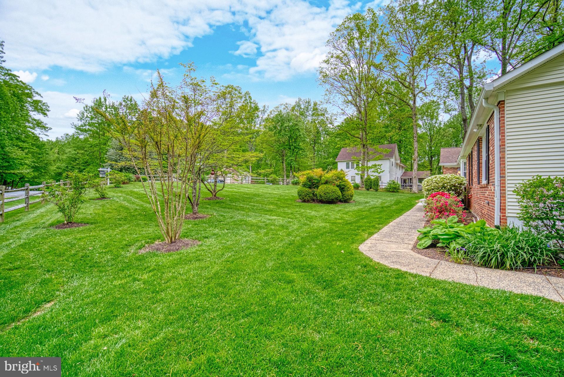 4913 Pheasant Ridge Road Fairfax, VA 22030 - Photo 4 of 33 Minutes to Fair Lakes, Wegmans, Costco, and more