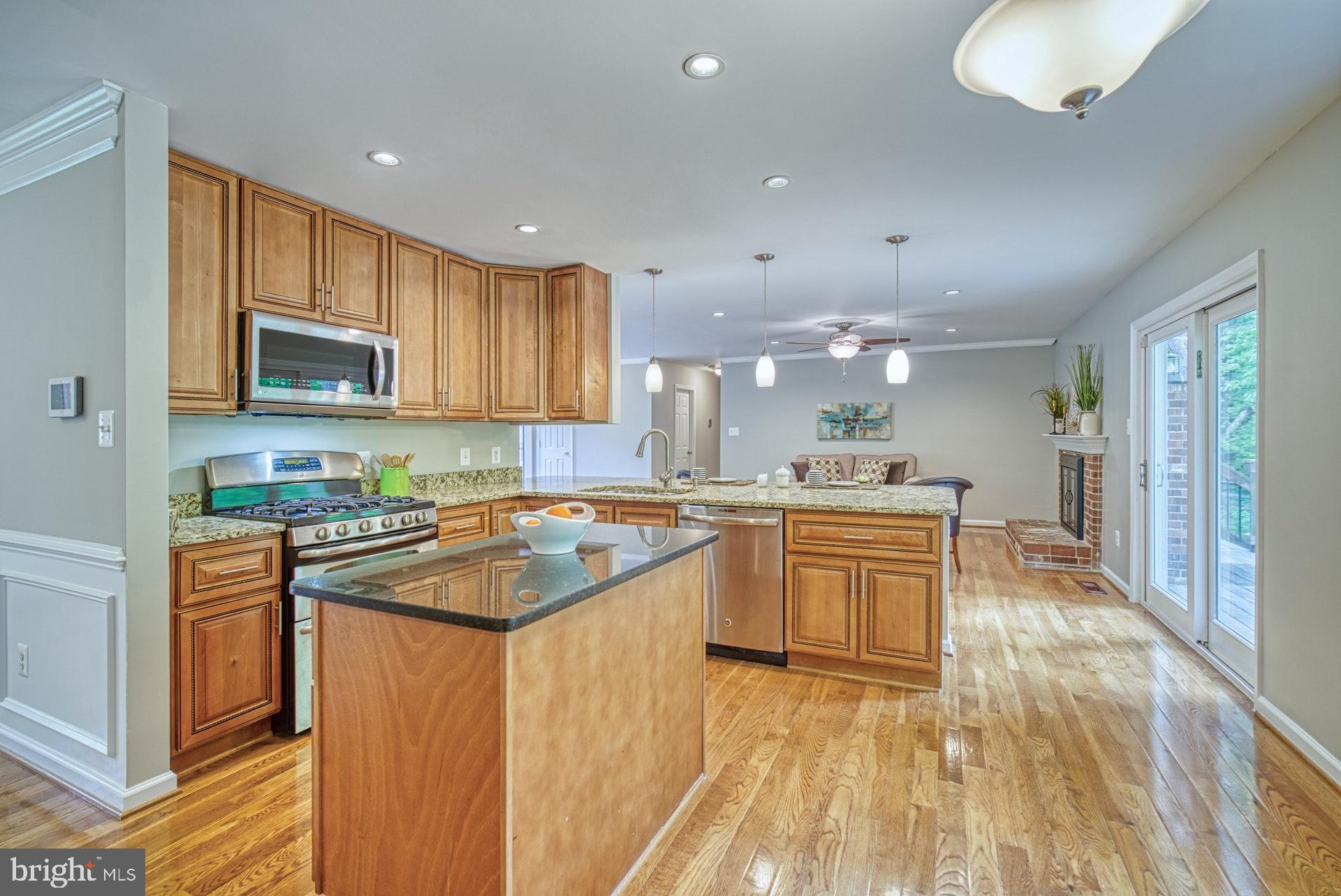 4913 Pheasant Ridge Road Fairfax, VA 22030 - Photo 8 of 33 Gas cooking, appliances <5 years old