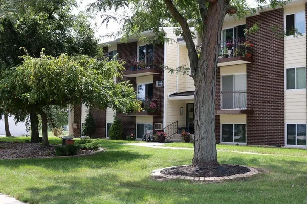 $164,900 | 121 North West Street, Unit 22, Crown Point, IN 46307