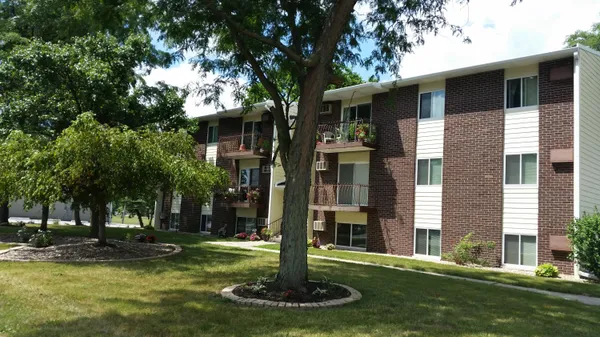 $164,900 | 121 North West Street, Unit 22, Crown Point, IN 46307