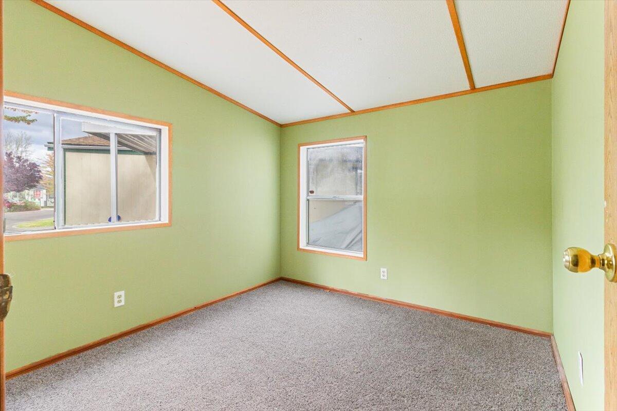 6850 Downing Road, Unit 66 Central Point, OR 97502 - Photo 11 of 15 Bedroom 2