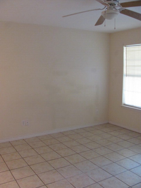 416 West Pedigo Avenue, Unit B Foley, AL 36535 - Photo 7 of 8 Master bedroom