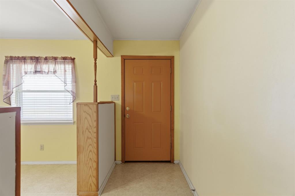 3523 East Highway 199 Springtown, TX 76082 - Photo 8 of 40 Entryway
