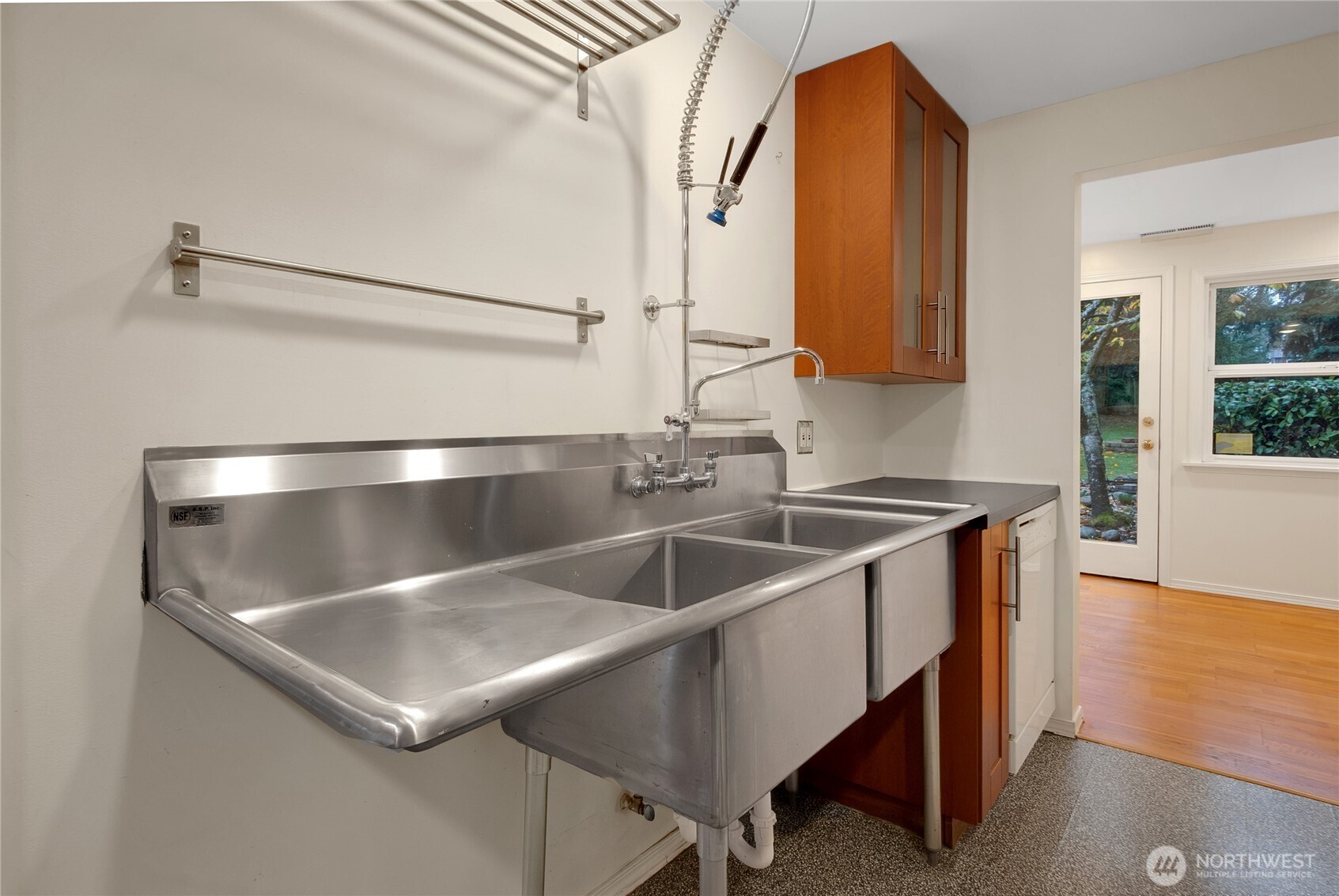 1316 Southwest 116th Street Seattle, WA 98146 - Photo 11 of 26